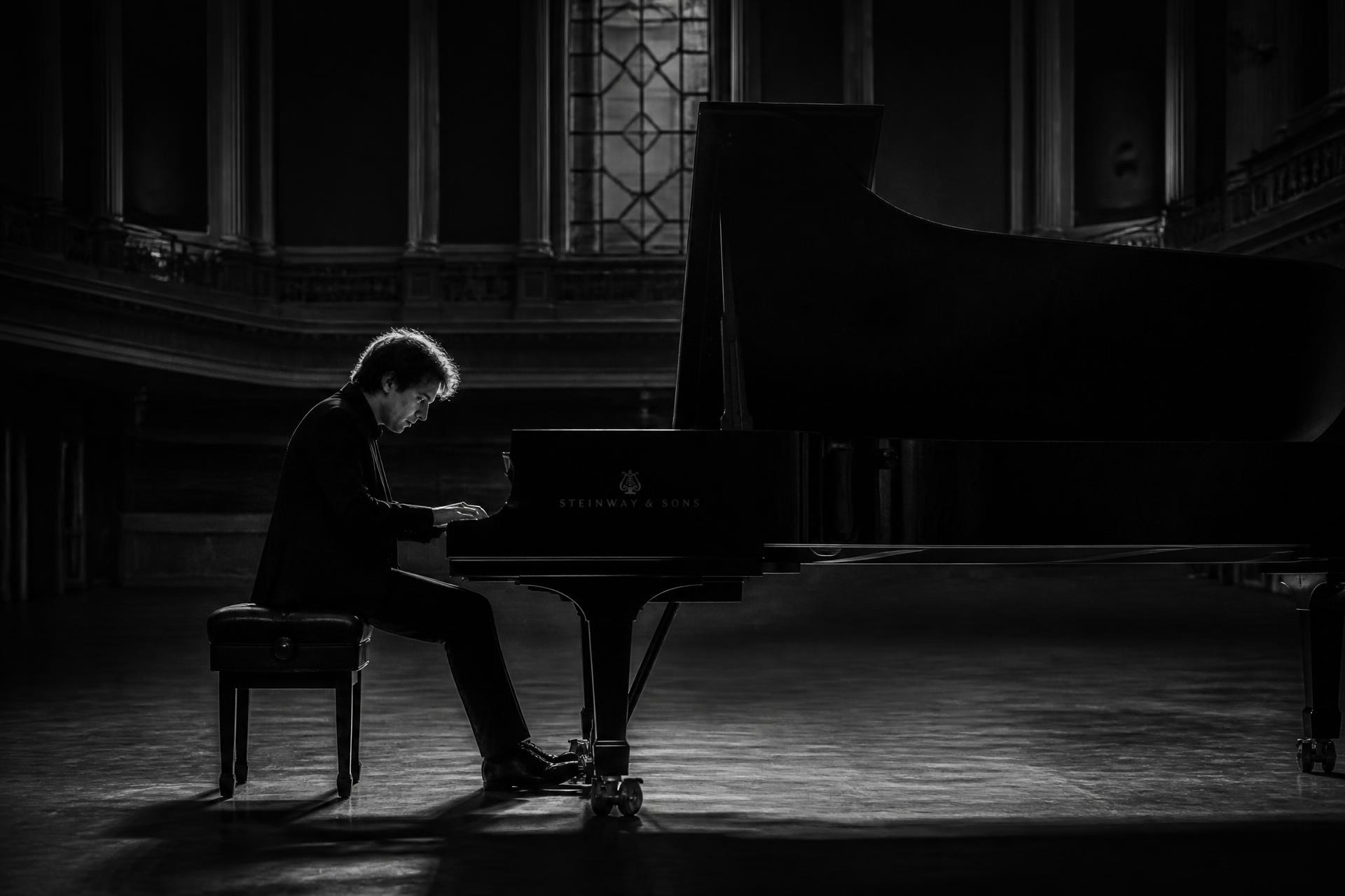 Pianist in an empty concert hall